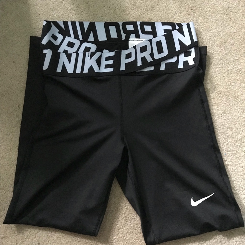 NWOT Nike 7/8 Length Tights